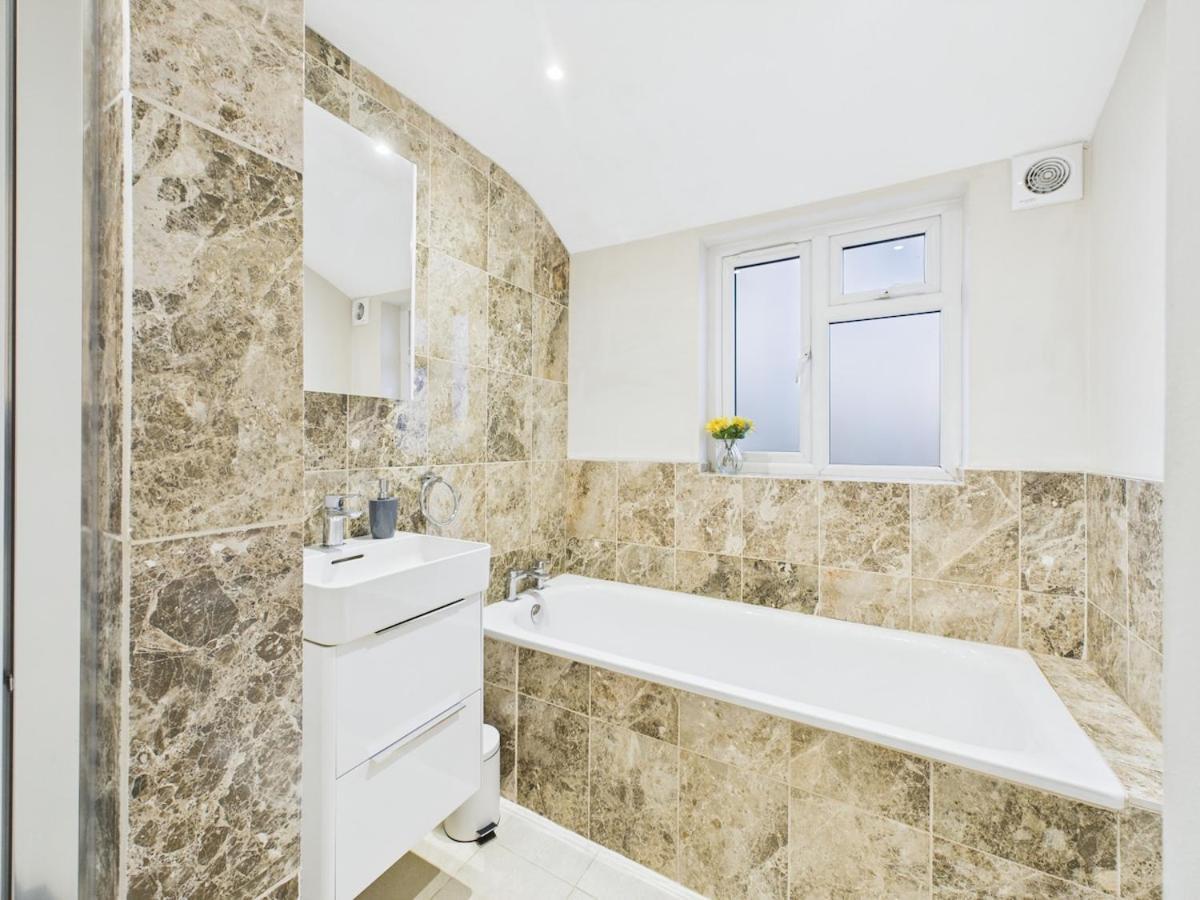 New No 1 Park Street By Signature - 5 Bedroom House Holiday home *