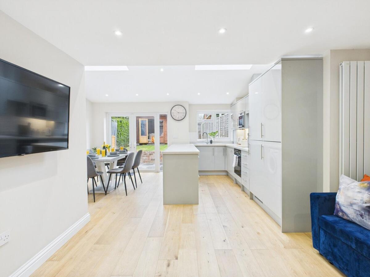 New No 1 Park Street By Signature - 5 Bedroom House * Cheltenham